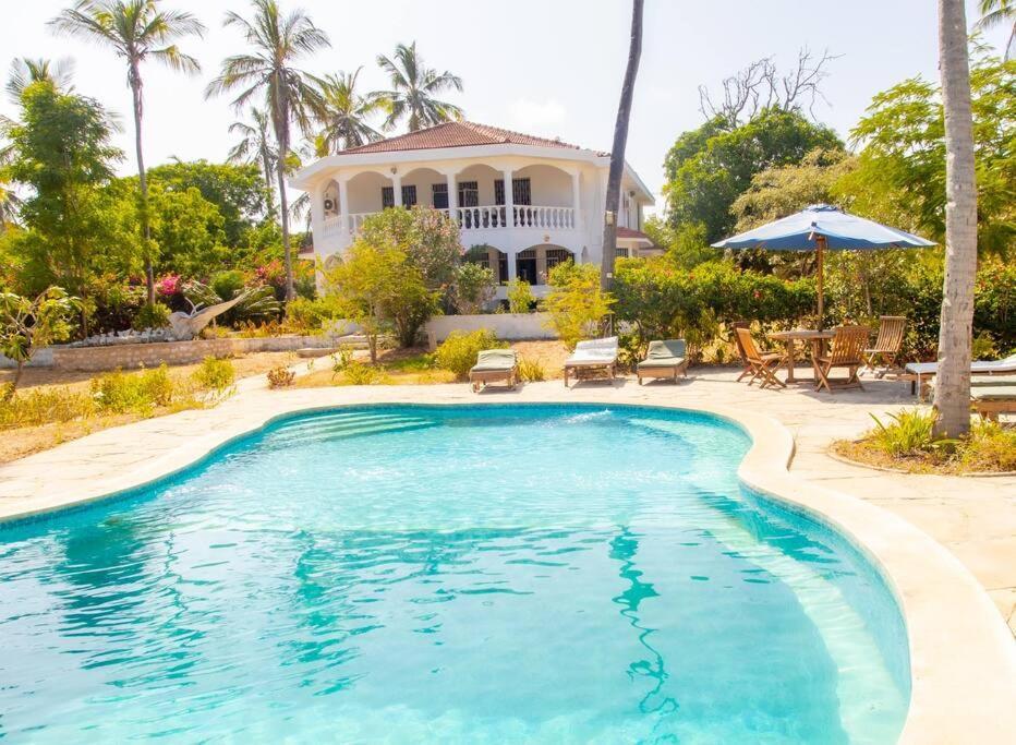 Villa And Shells House- 4 Bedroom With A Pool Mombasa