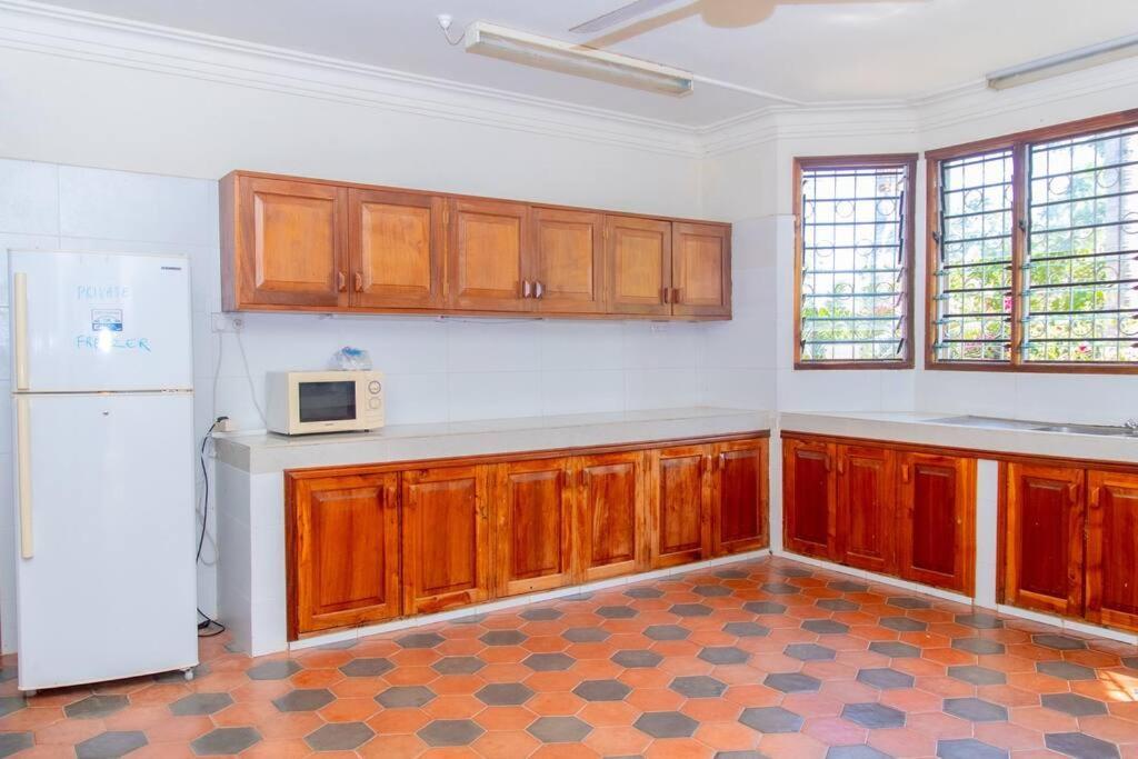 And Shells House- 4 Bedroom With A Pool Mombasa